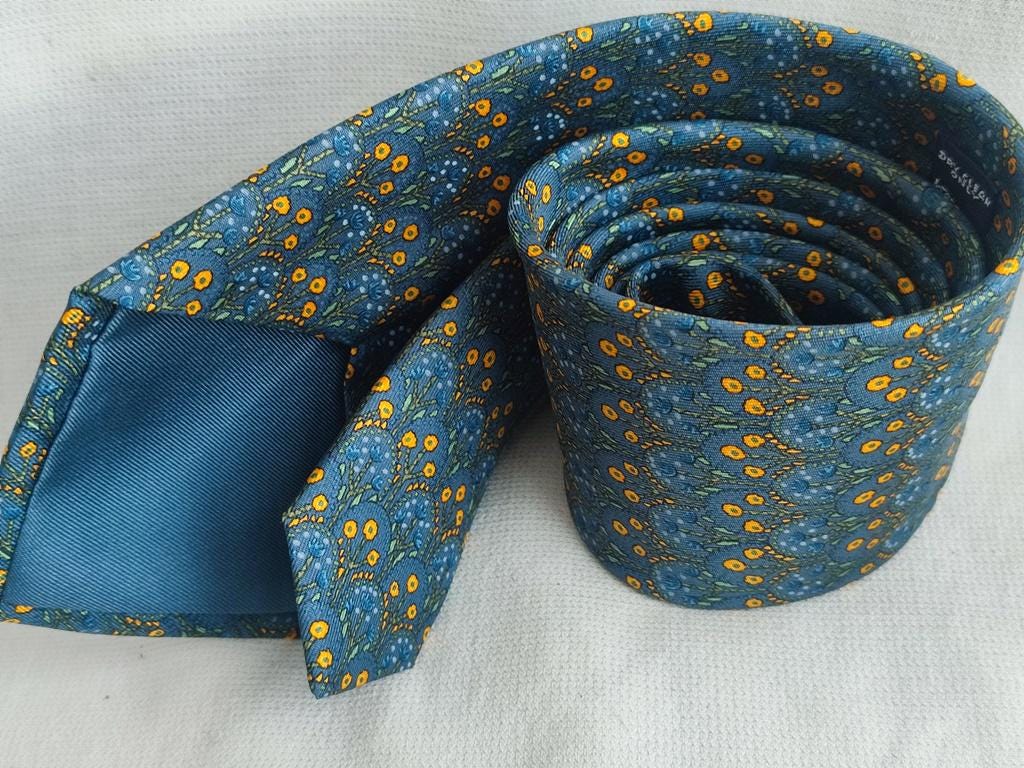 Cravate Hermès Neuve En Soie 100% - Jaune Marine Avec Motif Coccinelle - Fabriquée En France