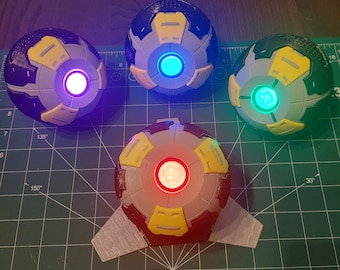 Réplica de orbe Strategem con contenedor Standl / LED / Helldivers 2 / para cosplay y coleccionables l Regalo perfecto para un Helldiver l Porta dados