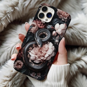 Mörk gotiskt telefonskal med orm- och pionmotiv – Svart orm med blommotiv för iPhone, Samsung, Google Pixel – Skyddande fodral ps3532