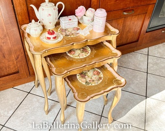IN STOCK Tavolino da caffè italiano di lusso fiorentino in legno servizio da tavolo impilabile rococò barocco mobili in oro retrò bouquet di rose oro rosa bianco