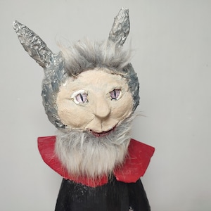 Grand Diable en papier et carton sur socle en bois