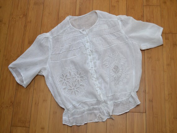 Boho romantic antique white blouse, embroidered 20
