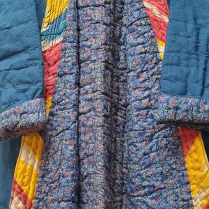 Langer, gesteppter, blau gestreifter Mantel, Vintage 1970er Jahre, zentralasiatischer Chapan