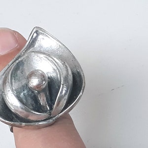 Large flower ring, statement jewelry, vintage 70s