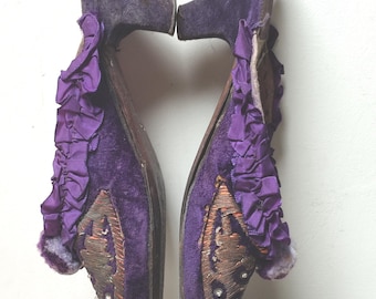 Ottoman embroidered slippers in purple velvet, indoor traditional shoes