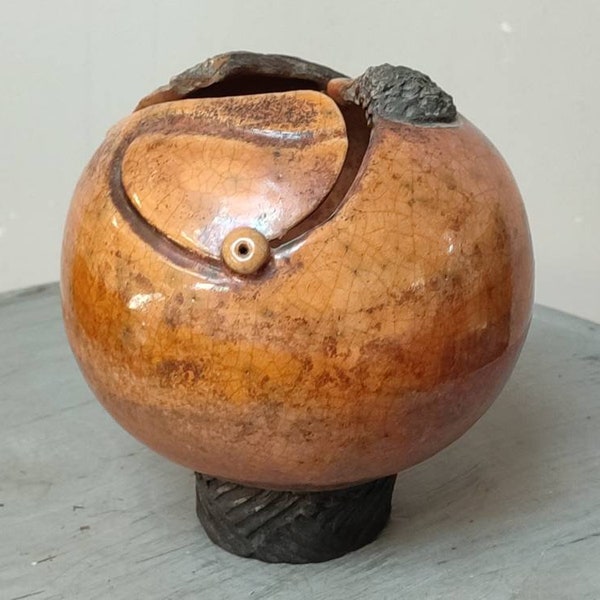 Petit vase boule sur pied en céramique signé Jollier, style Art déco