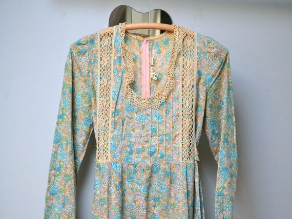 Maxi boho prairie dress, long sleeves floral, vint