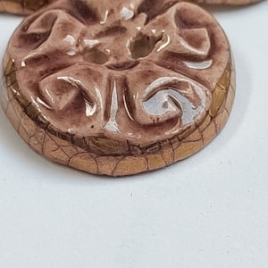 French designer ceramic buttons in mauve and gold, vintage 40s, lot of 5