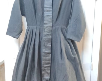 Robe noire années 50 avec jupon en filet