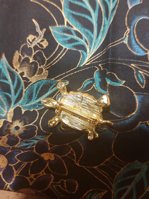 Red acrylic rhinestone turtle - image 3