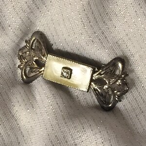 Vintage 1928 Art deco Shabby Chic silver and pale green enamel brooch with rhinestone