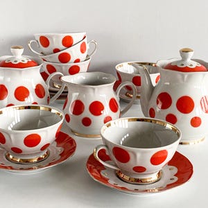 Juego de té vintage de lunares, juego de té rojo y blanco, juego de té retro, tazas y platillos de lunares.