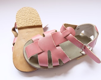 Kids leather sandals Baby summer shoes Toddler girl pink shoes Kids flat shoe Retro kids outfit Leather girl sandal Toddler shoes 1980s