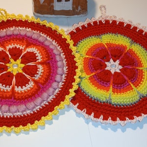Topflappen Gehäkelt, 2-er Set, Geschenk, sehr bunt, Mandala, Yoga, Untersetzer, Baumwolle, Küchendeko, rund, backen, schön, Lakshmi, Handmad