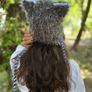 Waschbärmütze – Tiermütze – Graue Waschbärmütze – Handgestrickte Wintermütze mit Ohren – Geschenk für Tierliebhaber Bild 4