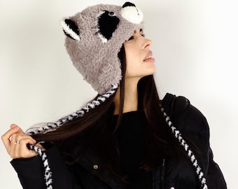 Waschbär Mütze – Beanie mit niedlichen Tieren – Graue Strickmütze – Kuschelige Wintermütze – Handgemachtes Geschenk