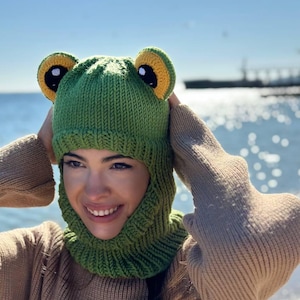 Grüner Frosch Balaclava, Handgemachte Häkeln Wintermütze, Gemütliche Amphibien Haube