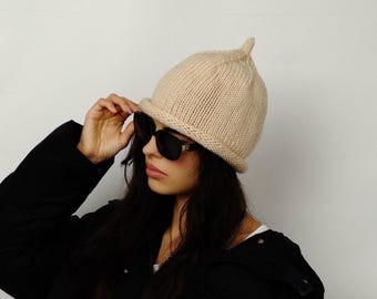 Pixie Bonnet Hat Fairy Hat Vrouwen Puntige Hoed Gnome Hat Handgemaakte gebreide Pixie Beanie Soft Winter Hat Uniek cadeau