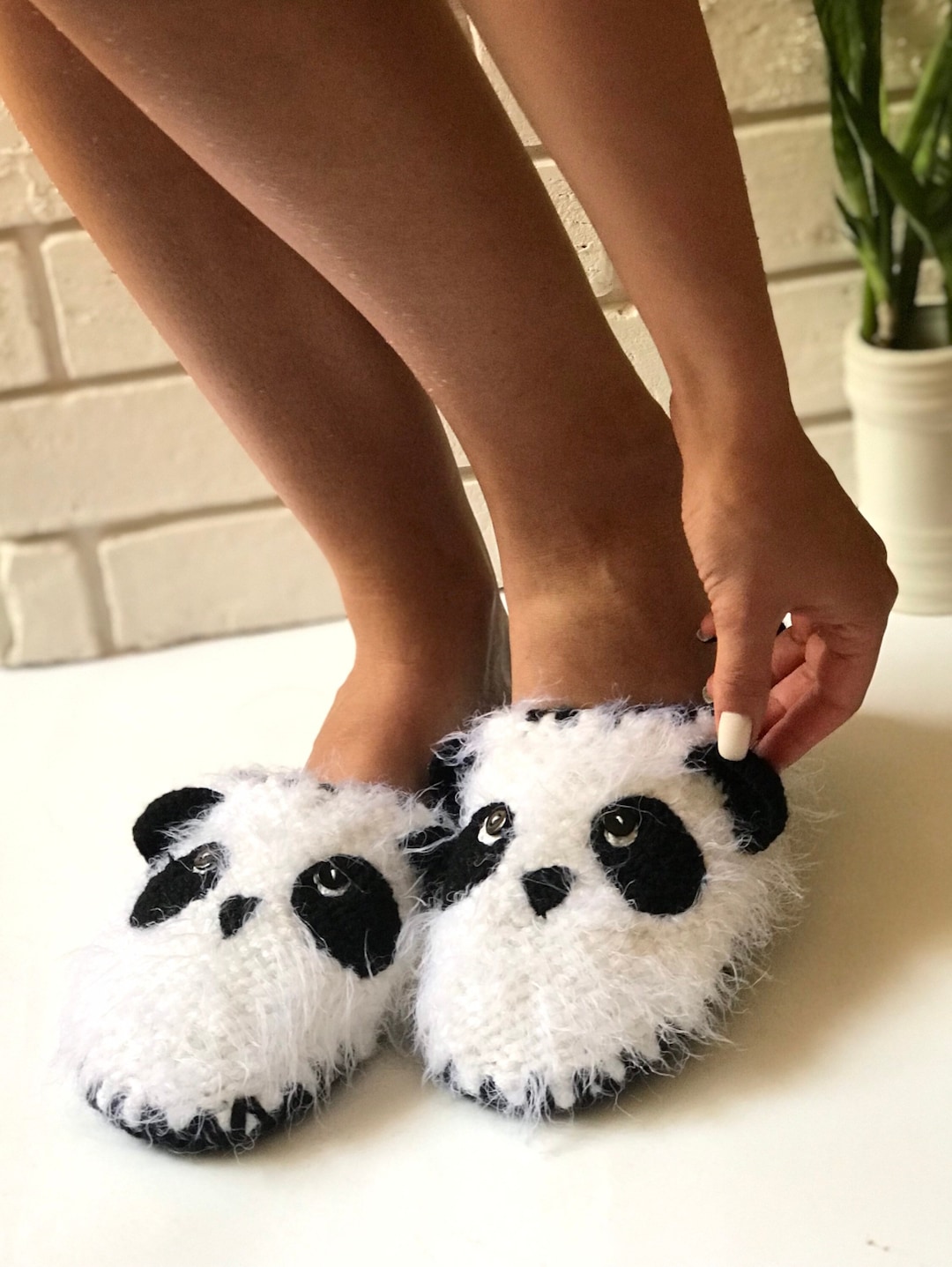 Home Scarpe all'uncinetto con panda Pantofole con simpatici