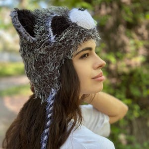 Waschbärmütze – Tiermütze – Graue Waschbärmütze – Handgestrickte Wintermütze mit Ohren – Geschenk für Tierliebhaber Bild 5