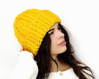 Une Personne Portant Un Bonnet Tricoté | Photo Premium
