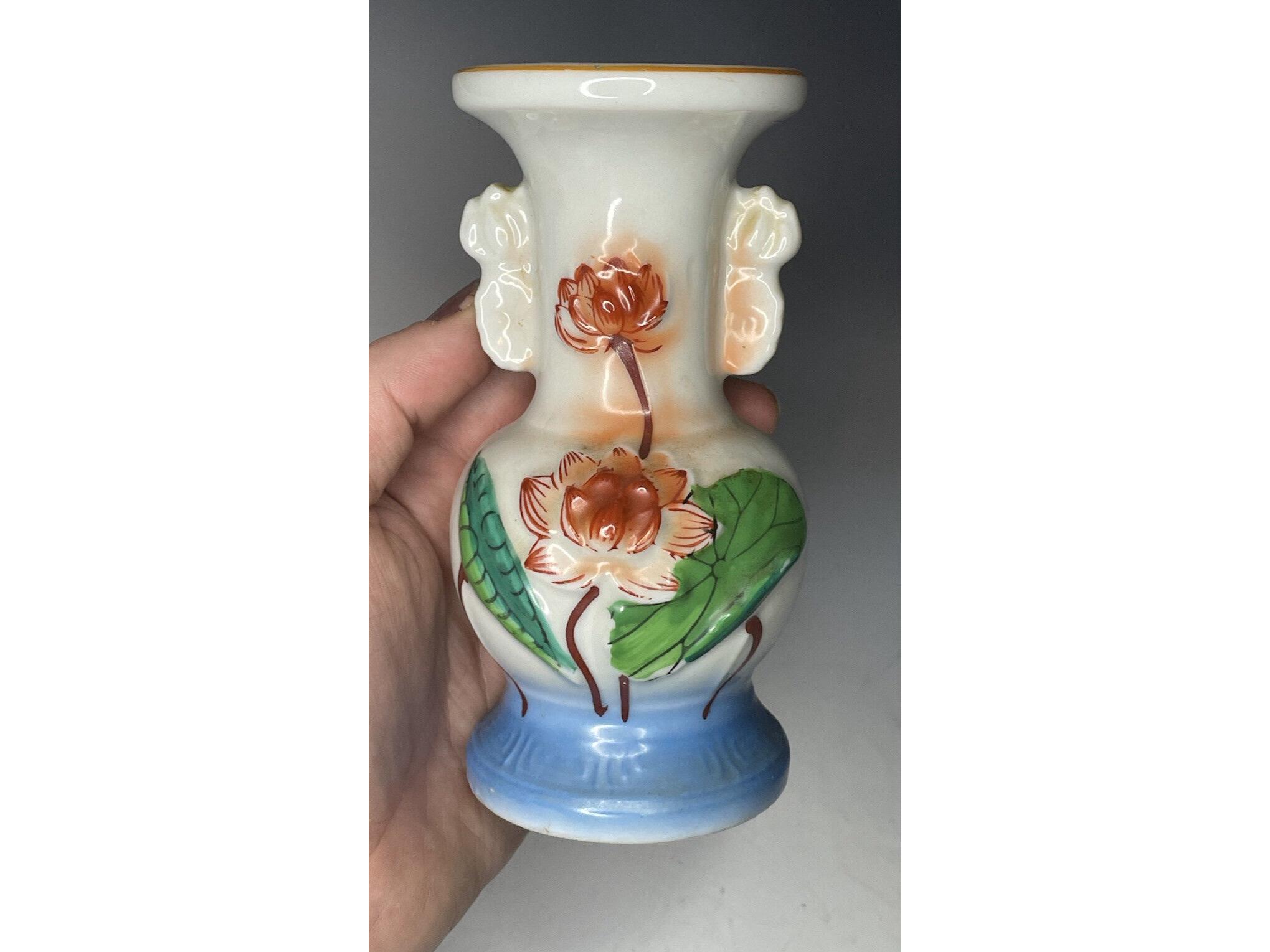 蓮の花デザイン 陶器花瓶 アンティーク ヴィンテージ 中国 20 世紀 磁器 成形 蓮の柄 花瓶 リ