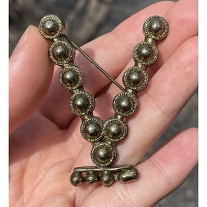 RARE WWII Heavy Domed "V" for Victory Pin Dot Dot Dot Dash Sweetheart Pin Back