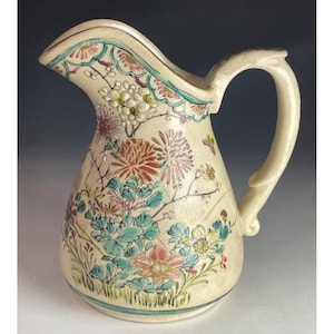 Antike japanische Meiji 19th C. Satsuma emaillierte Blumenkeramik Creamer Blumen