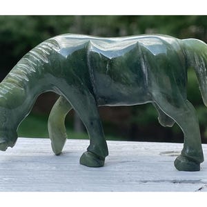 Vintage Dark Green Jade Standing Horse Figurine Figure Sculpture Grazing Chinese