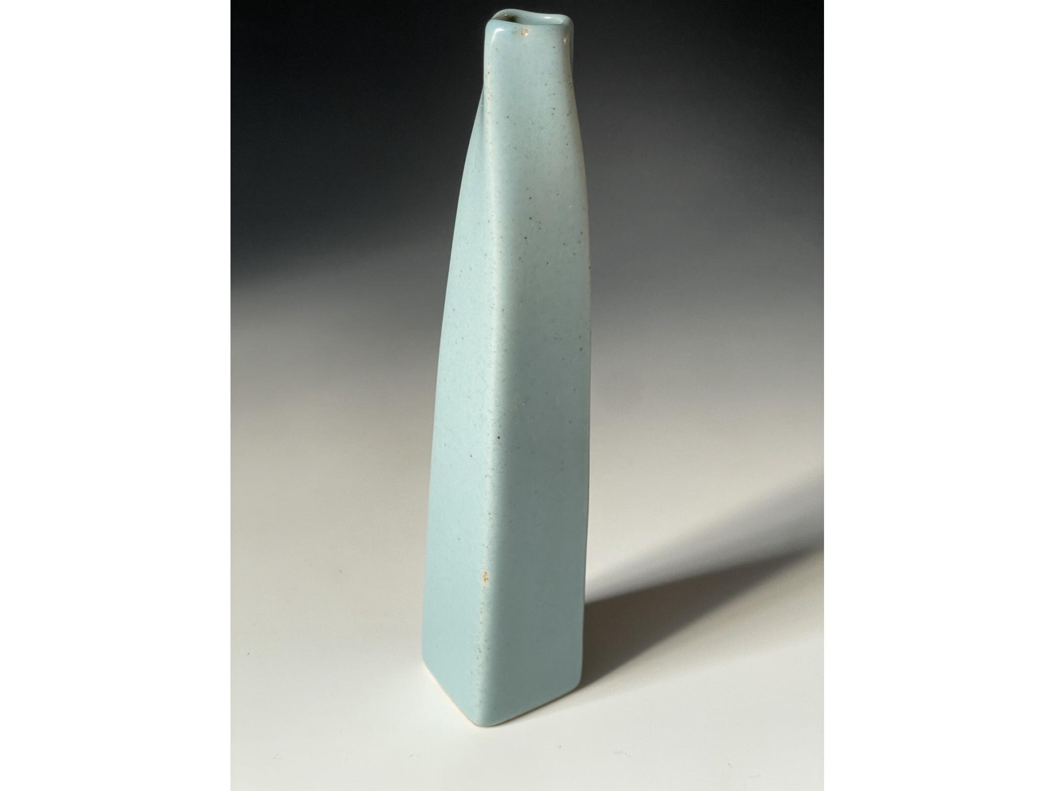 20世紀ヴィンテージ ル・ブルー モノクローム釉磁器 ツイストフラワー