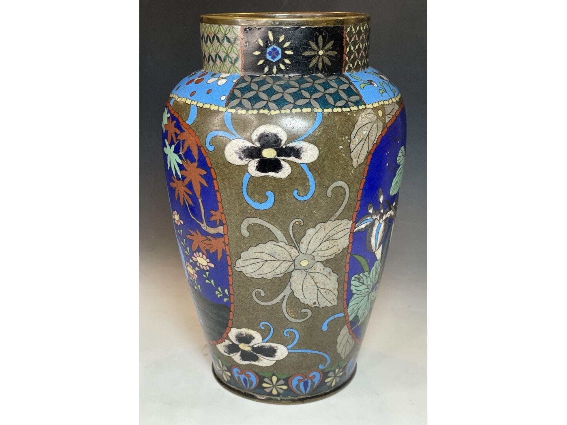 上質で大きなアンティーク 明治時代の日本の七宝焼き花瓶 19 世紀 芸者