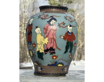 Jarrón japonés antiguo de cloisonné de la era Meiji del siglo XIX con niños y mujeres
