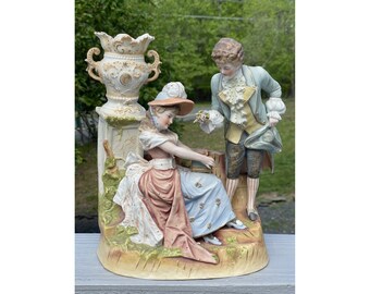 アンティーク ビスク 磁器 彫刻 カップル ブーケ & 本 ビクトリア朝