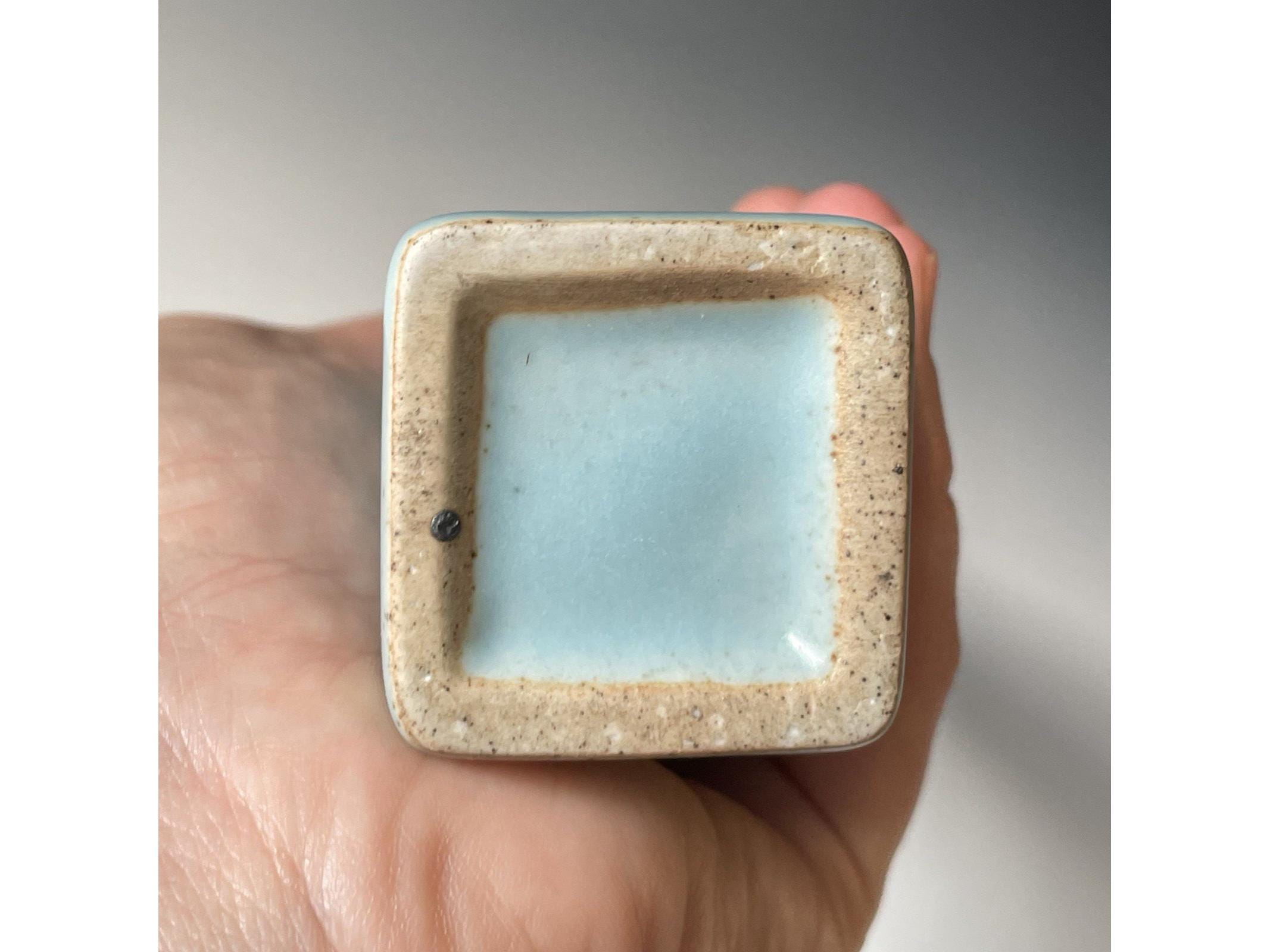 20世紀ヴィンテージ ル・ブルー モノクローム釉磁器 ツイストフラワー