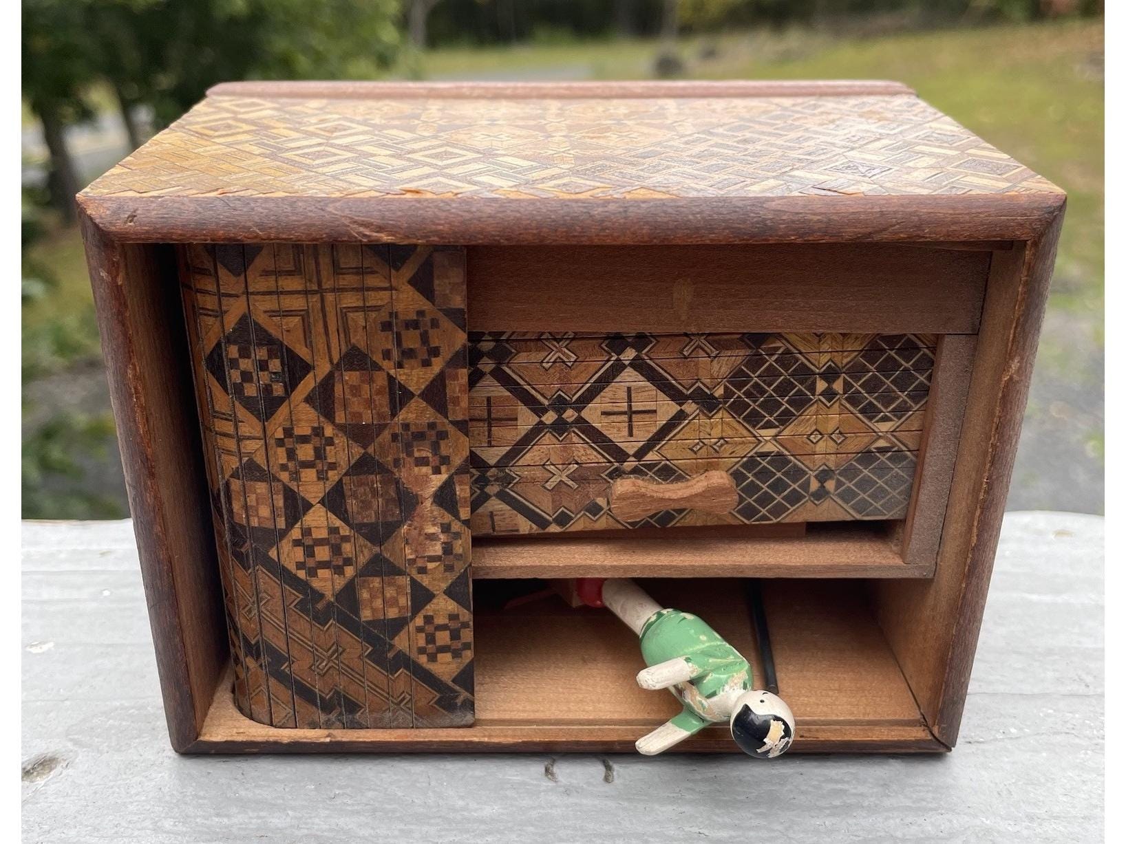 FINE Japanese Wooden Marquetry Cigarette Dispenser Whimsy Box