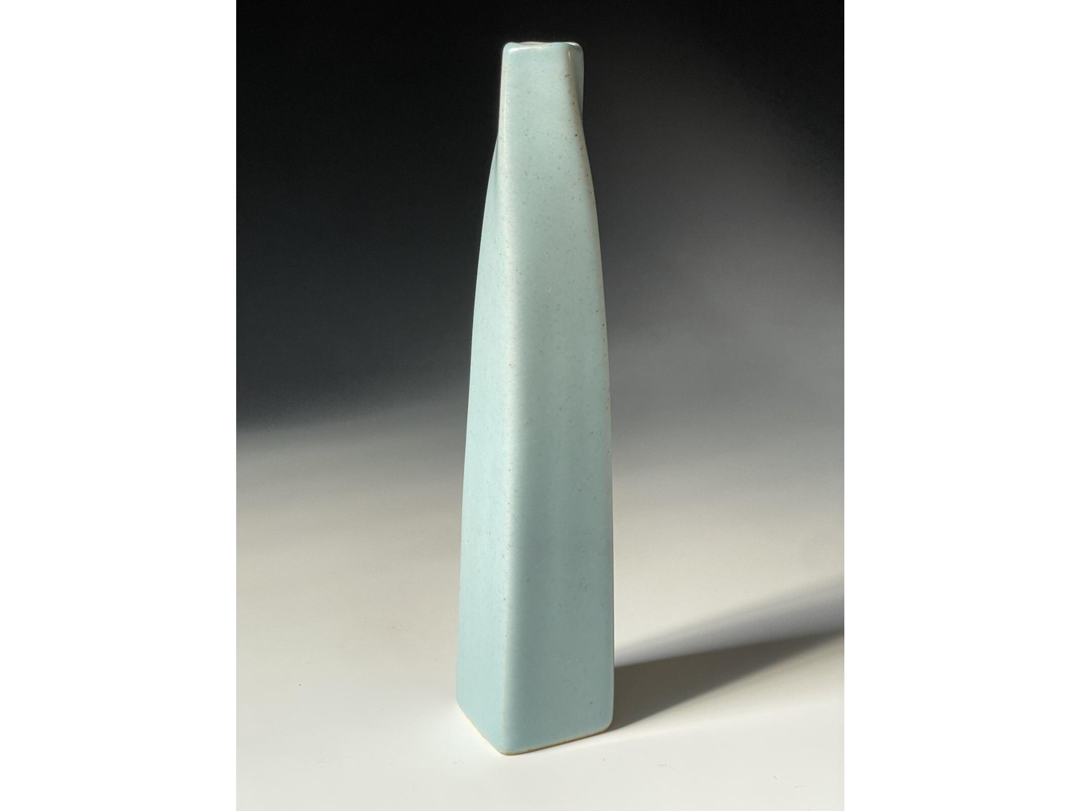 20世紀ヴィンテージ ル・ブルー モノクローム釉磁器 ツイストフラワー