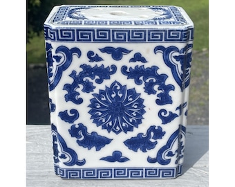 Boîte en porcelaine bleue et blanche - Le mouton vert