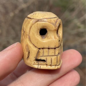 Vintage Hand Carved Dzi Skull Talisman Pendant Bead Tibetan Mysticism