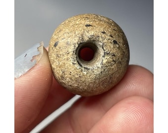 Gran réplica de 7/8" de piedra dura estilo precolombino, con perforación cónica, joyería antigua.