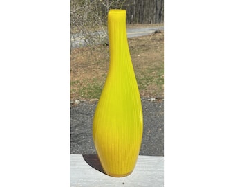 13,75" Wolno dmuchany żółty wazon artystyczny z naturalnym żebrowaniem Gibson Home Decor