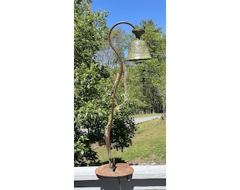 37" Vintage Brutal Naturalist Folk Art Lampa Miedziana z Pałką Wodną i Żelazną Podstawą Zegara Słonecznego