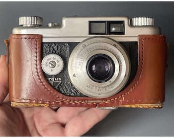 Cámara Argus C4 Markfinder 21 vintage de mediados de siglo con estuche original.