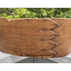 LARGE 13&quot; Antique Primitive Wooden 4 Fingered Shaker Box Oval Rustic