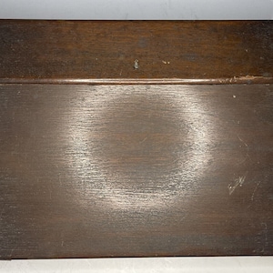 Buzón de escritura inglés antiguo de madera con tapa inclinada de terciopelo, escritorio de viaje, siglo XIX