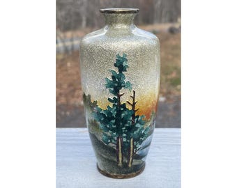 Magnífico jarrón antiguo japonés de la era Meiji (siglo XIX), estilo Ginbari, con decoración cloisonné y motivos de paisaje.