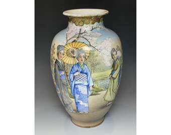 Jarrón antiguo de porcelana Meiji pintado a mano del siglo XIX. Arte japonés nipón