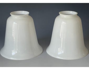Par de pantallas vintage de cristal artístico francés soplado a mano Vianne con forma de campana de 2-1/4".