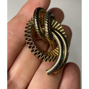 High Quality Mid Century / Retro Vintage Pin Brooch Textured Costume Jewelry