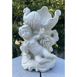 Jarrón vintage de porcelana Bisque Parian del siglo XX, jarrón con forma de querubín, concha y rosa.