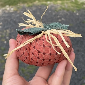 Handmade OOAK Pumpkin Primitive Halloween Decoration Fall Autumn Pin Cushion